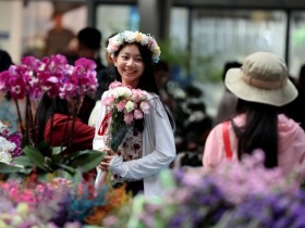美丽遇甜蜜 消费“别样红”——云南鲜切花七夕节前市场一线观察