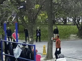 六旬老人做14个单杠大回环突发心梗 网友:安全第一
