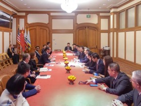 任鸿斌率中国企业家代表团访问美国