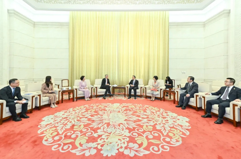 任鸿斌会见丹麦诺和诺德公司董事会主席龙海歌