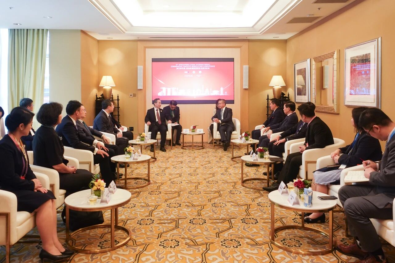 任鸿斌率中国企业家代表团访问新加坡