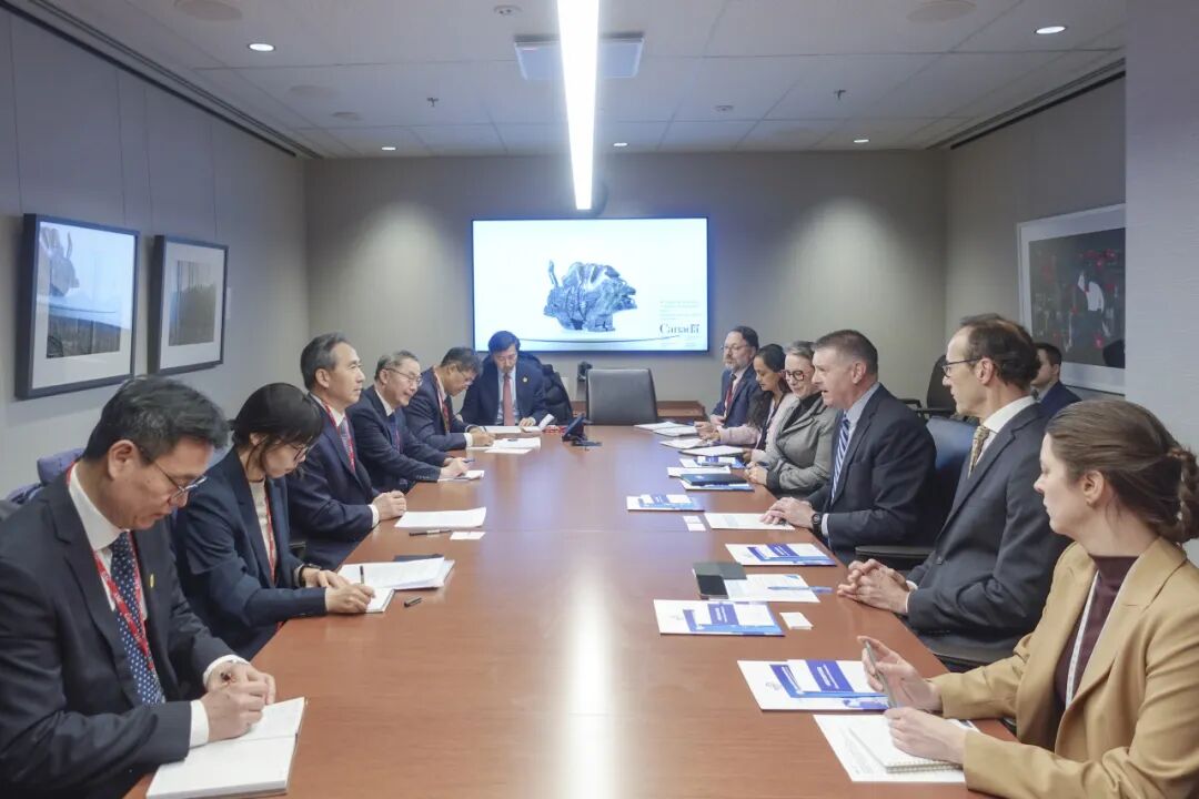 任鸿斌率中国企业家代表团访问加拿大