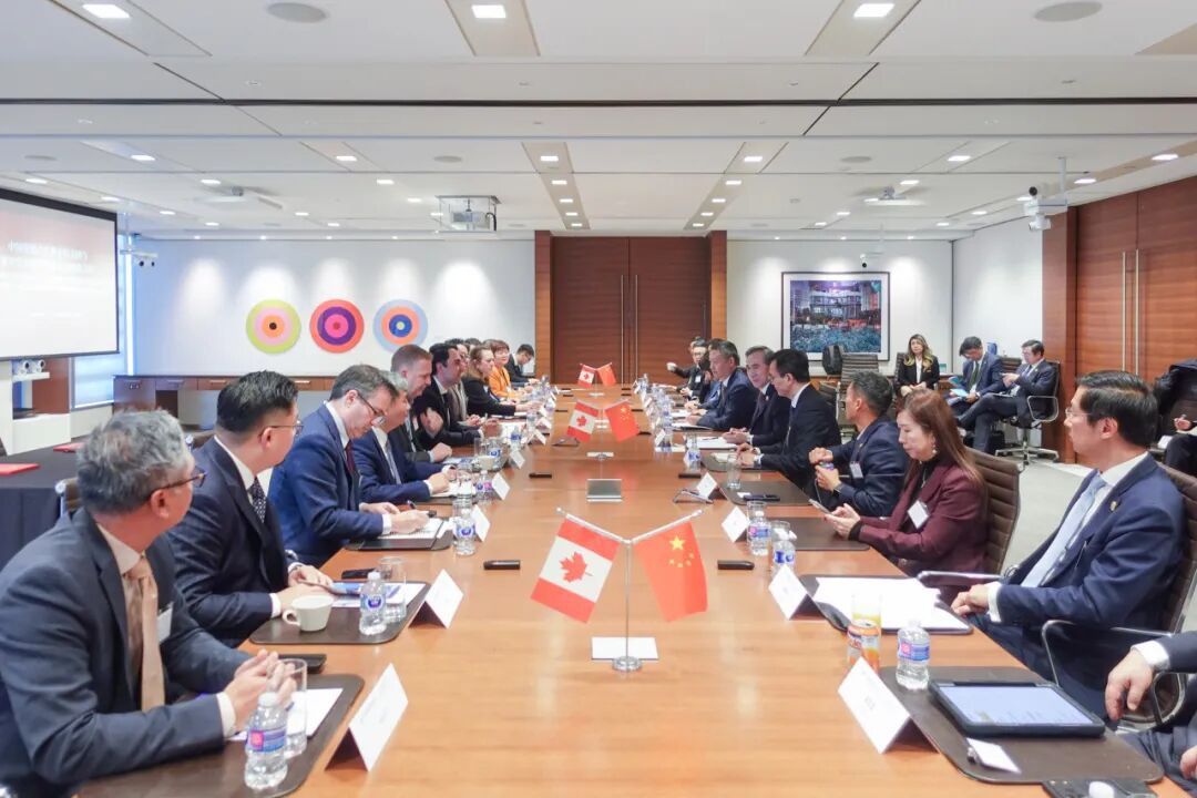 任鸿斌率中国企业家代表团访问加拿大