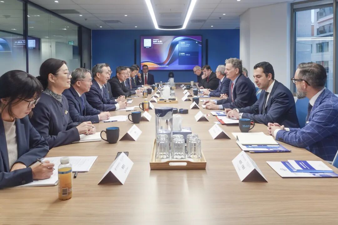 任鸿斌率中国企业家代表团访问加拿大