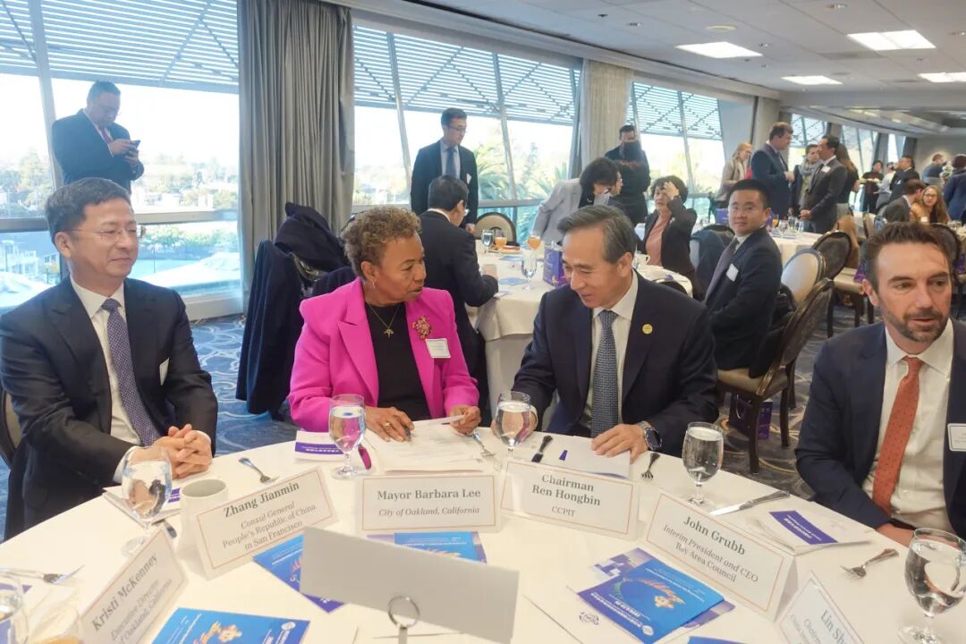 任鸿斌率中国企业家代表团访问美国