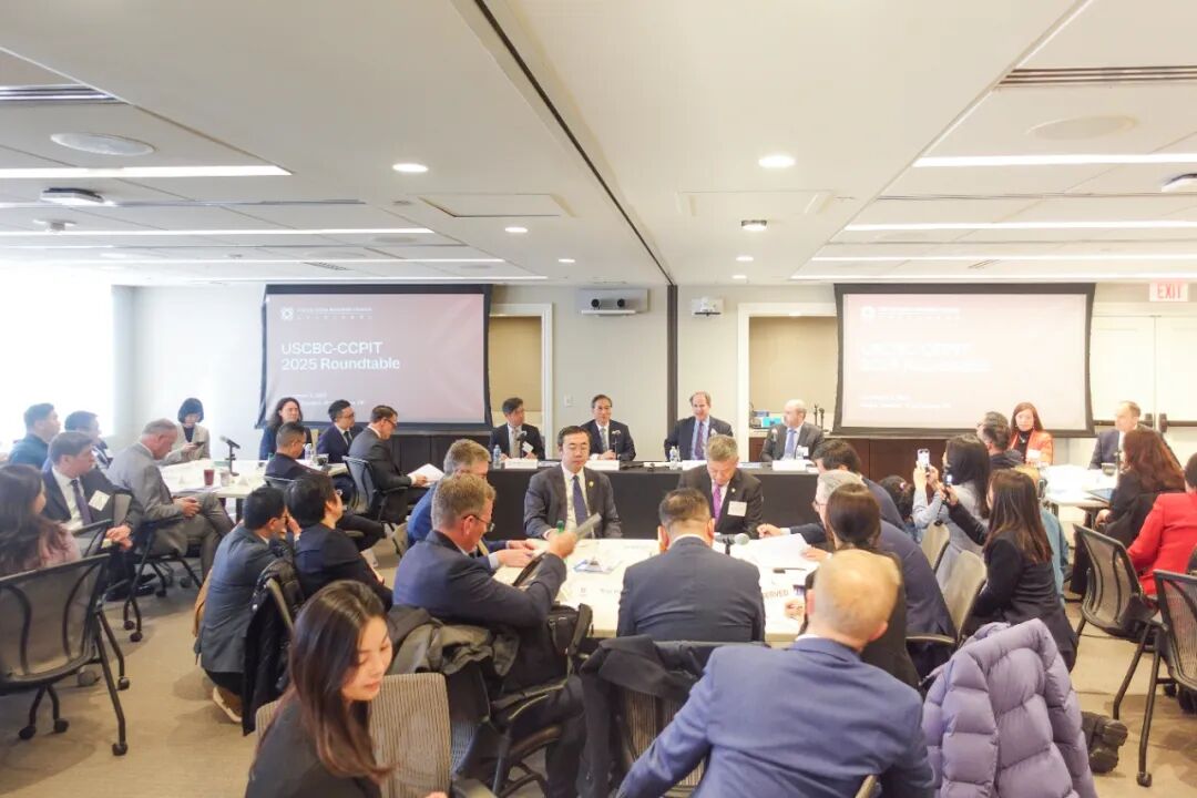 任鸿斌率中国企业家代表团访问美国