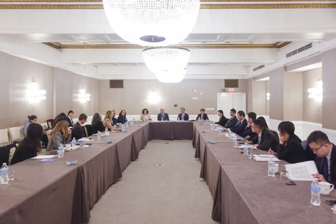 任鸿斌率中国企业家代表团访问美国