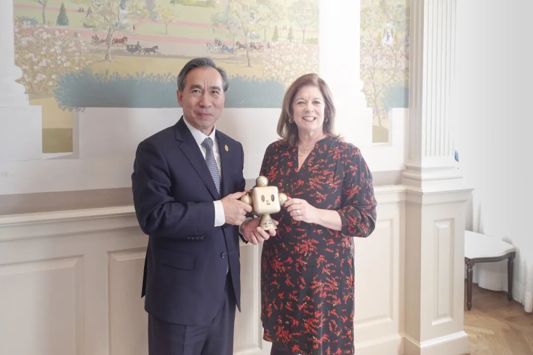 任鸿斌率中国企业家代表团访问美国