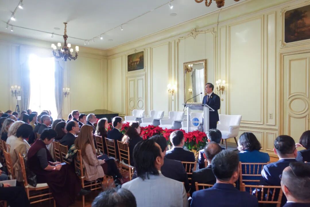 任鸿斌率中国企业家代表团访问美国