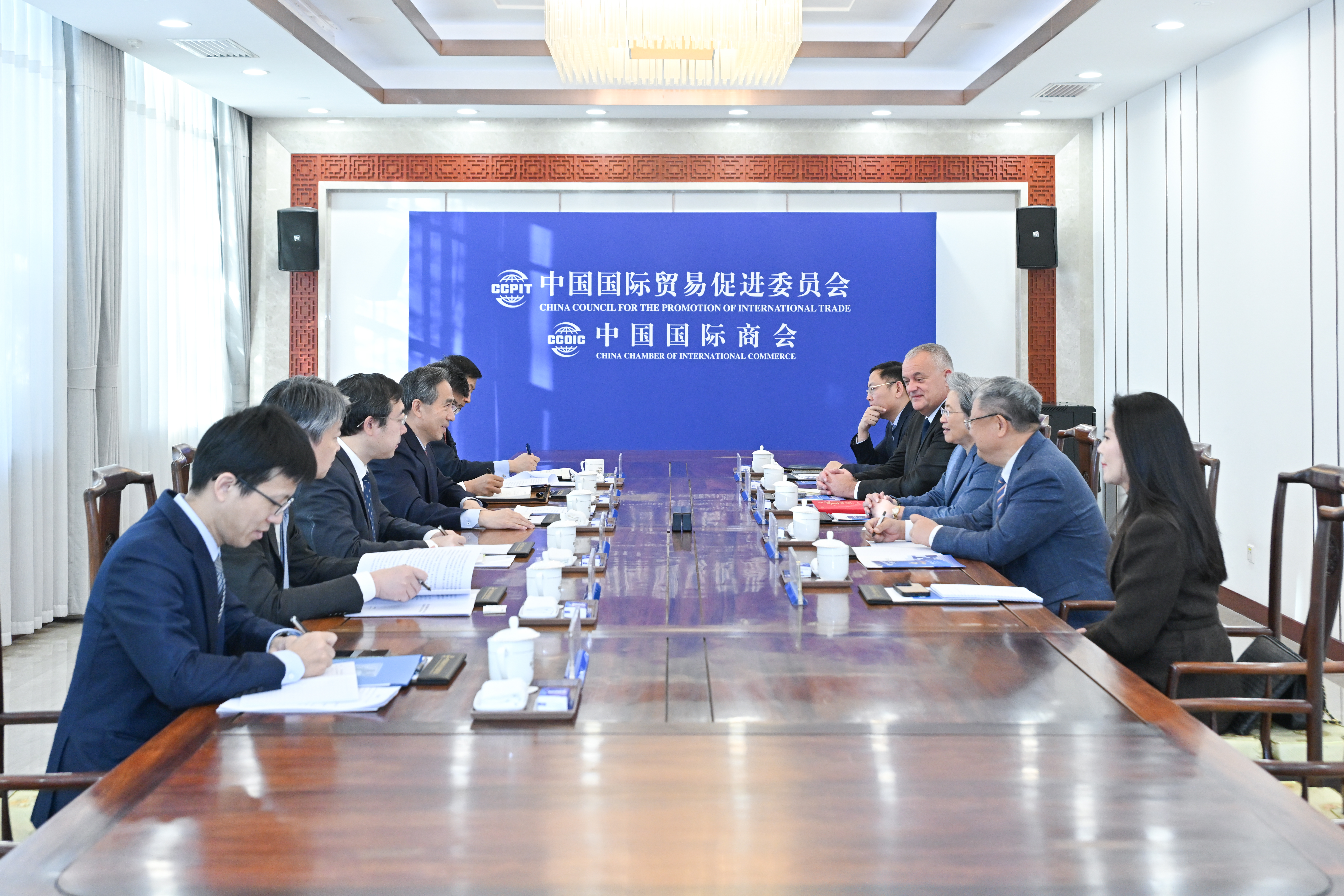 任鸿斌会见美国超威半导体公司和宝洁公司负责人