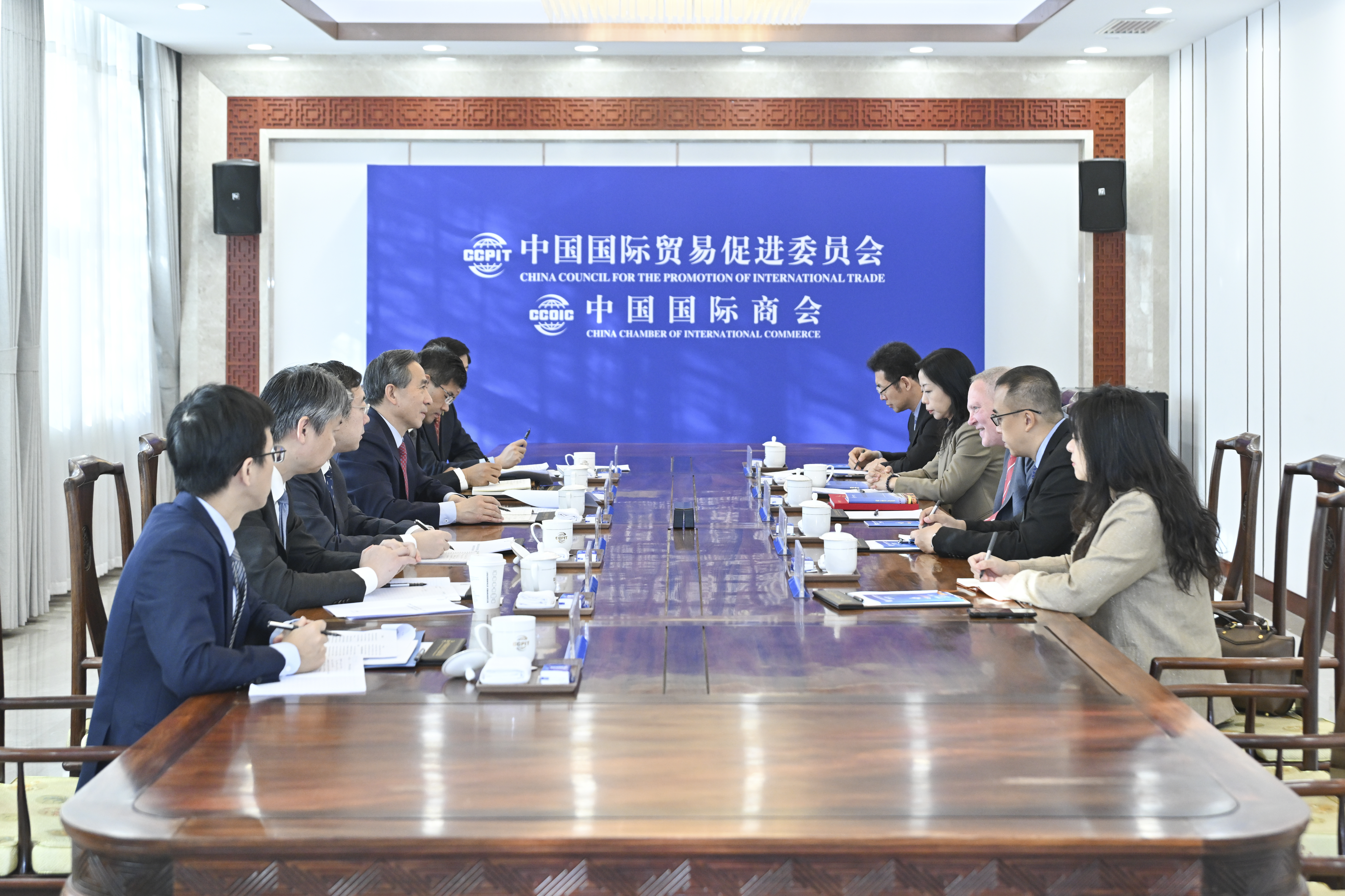 任鸿斌会见美国超威半导体公司和宝洁公司负责人