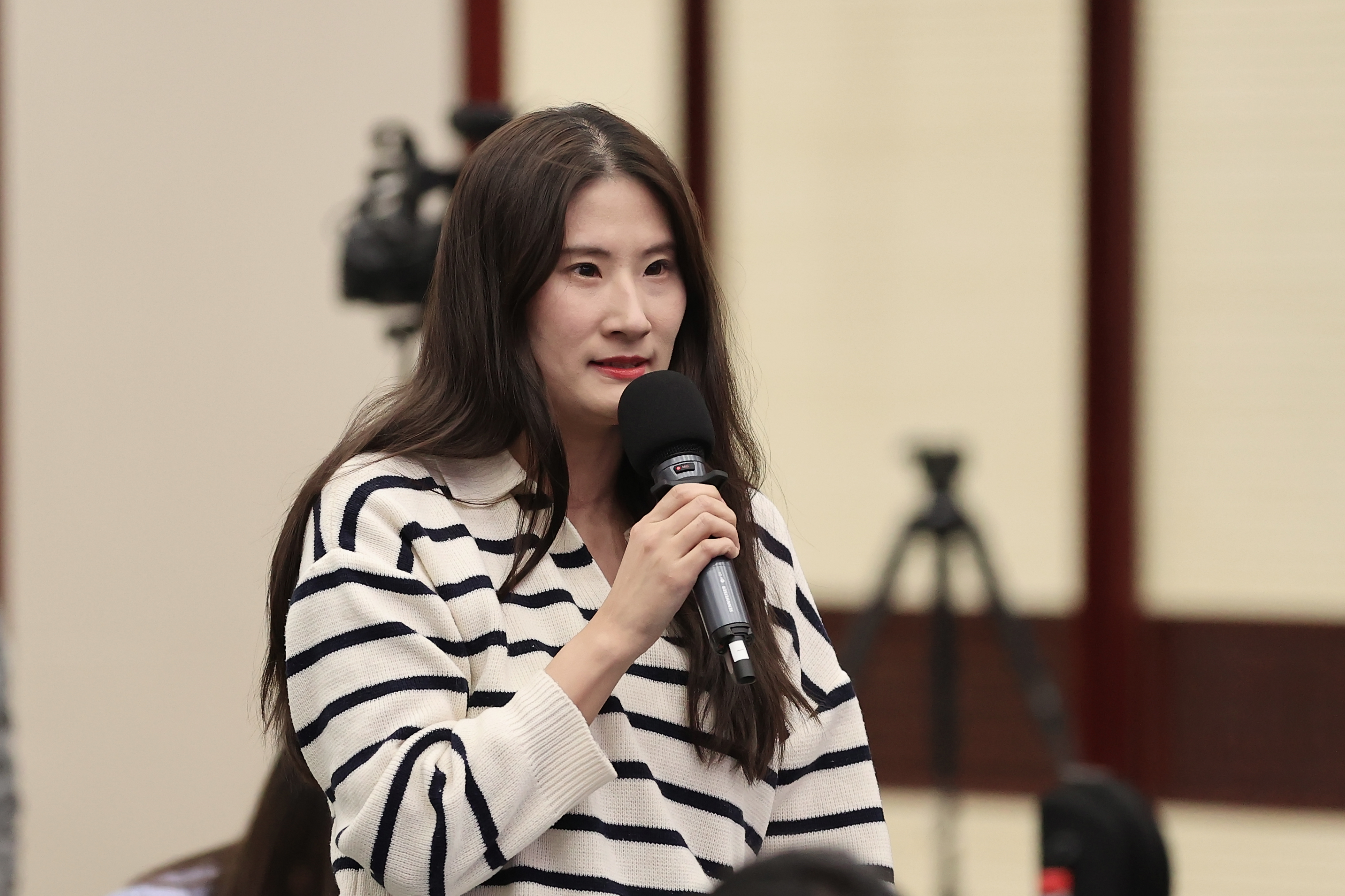 中国贸促会举行12月例行新闻发布会