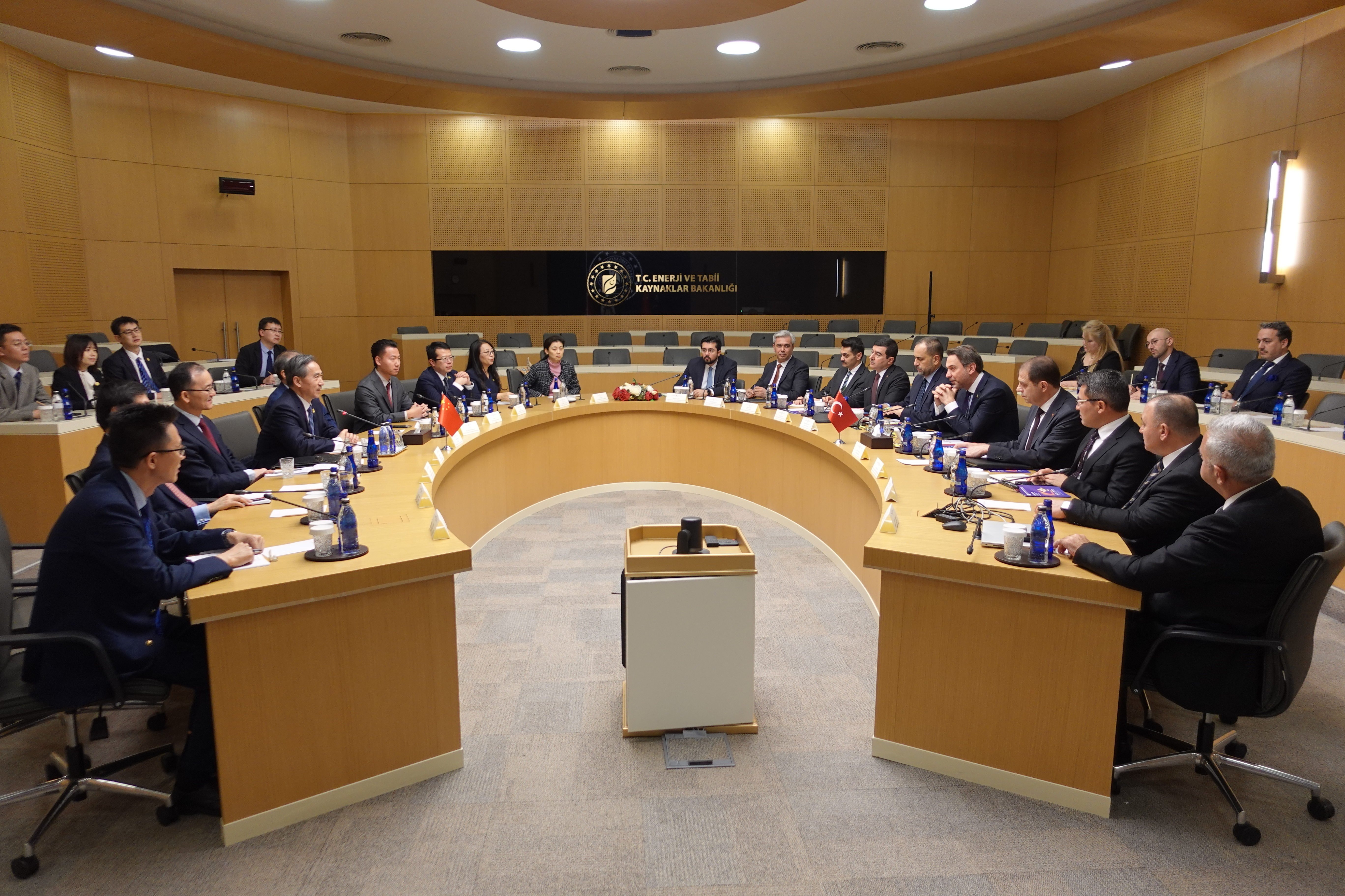 任鸿斌率中国企业家代表团访问土耳其